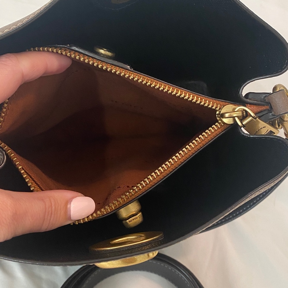 Coach Willow Crossbody - Picture 5 of 7
